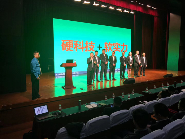 劉祖軻老師現場進行講演實操