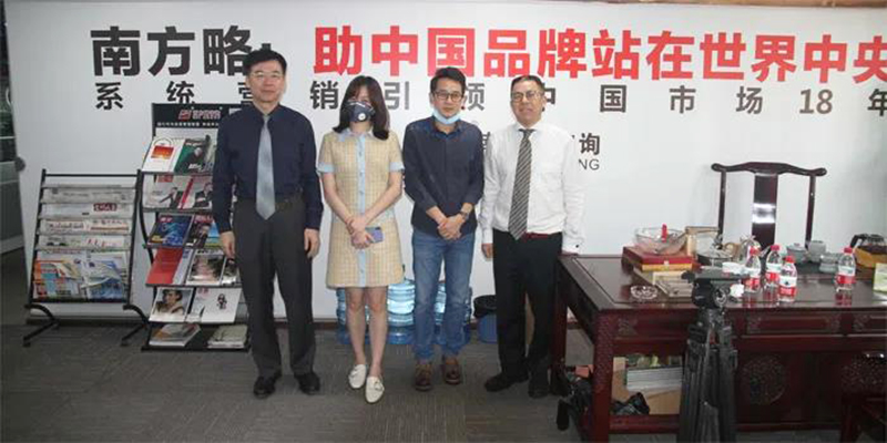 鳳凰衛視采訪南方略咨詢集團首席經濟學家戴欣明老師6