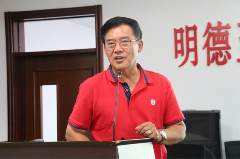 富爾農(nóng)藝科研副總孫書(shū)庫(kù)博士做《科研助推富爾騰飛》的主題報(bào)告