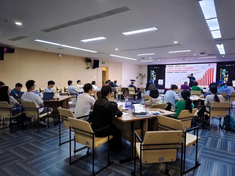 南方略咨詢董事長劉祖軻受邀在灣區宜昌智庫大講堂帶來《LTC數字化營銷流程與爆品打造》主題分享3